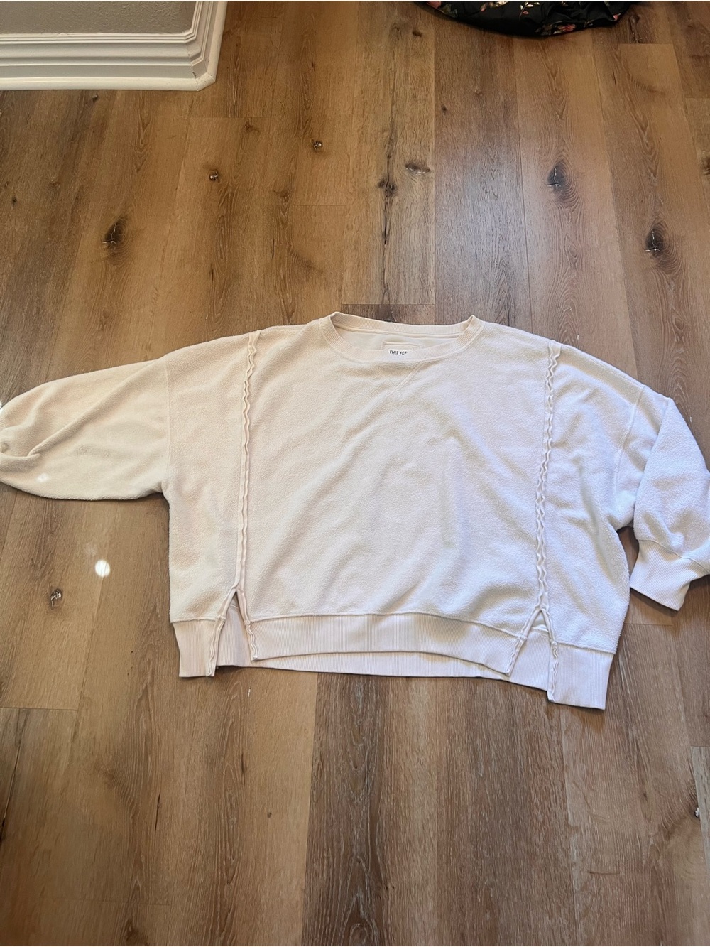 This Feels Seriously Huggable Eagle Outfitters Light Cream Crewneck Sweatshirt L